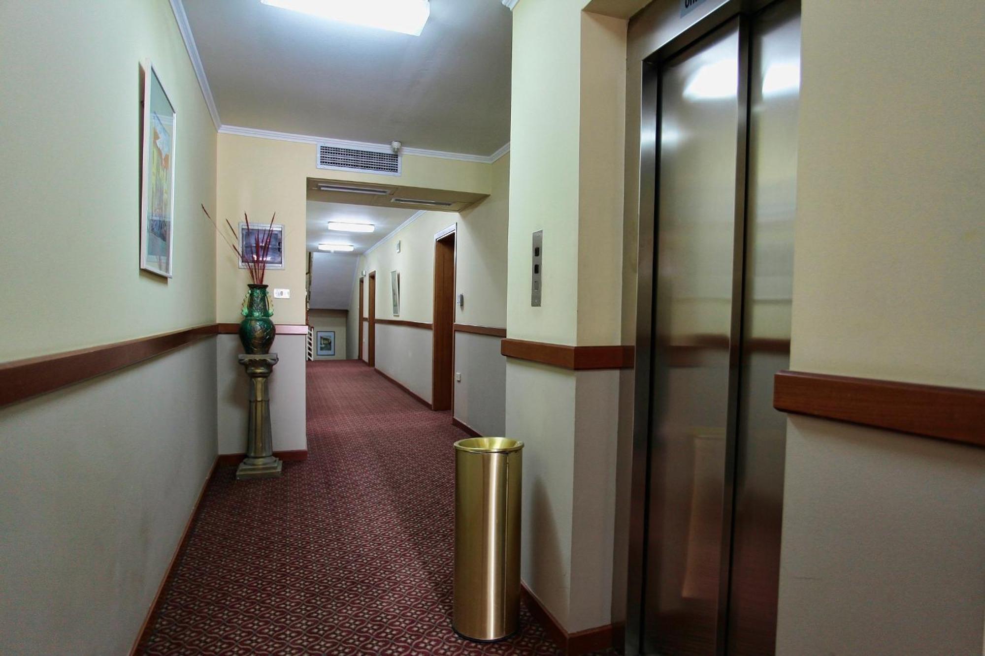 קורצ'ה Hotel Regency מראה חיצוני תמונה