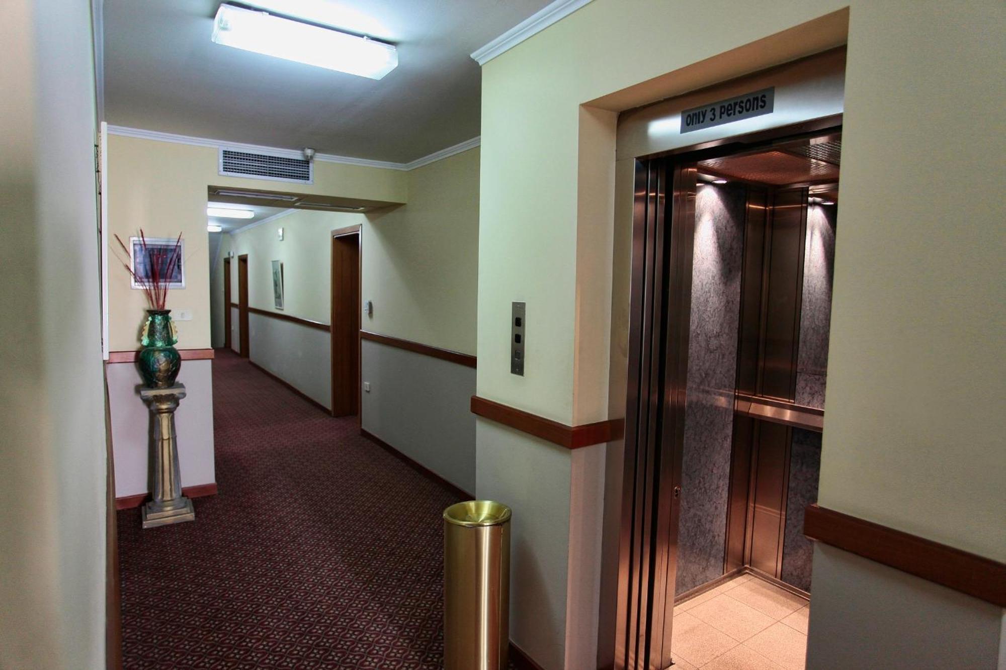 קורצ'ה Hotel Regency מראה חיצוני תמונה