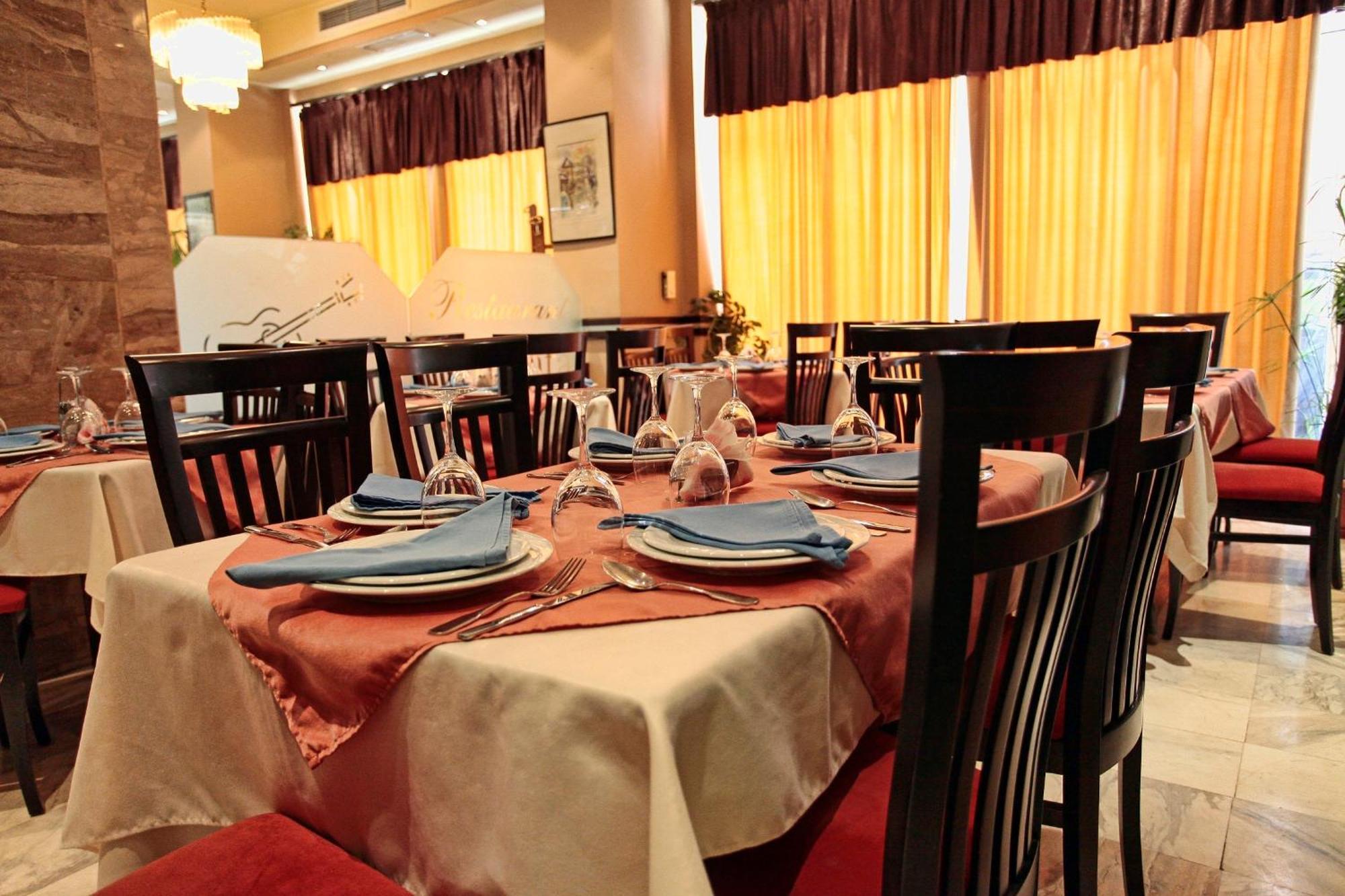 קורצ'ה Hotel Regency מראה חיצוני תמונה