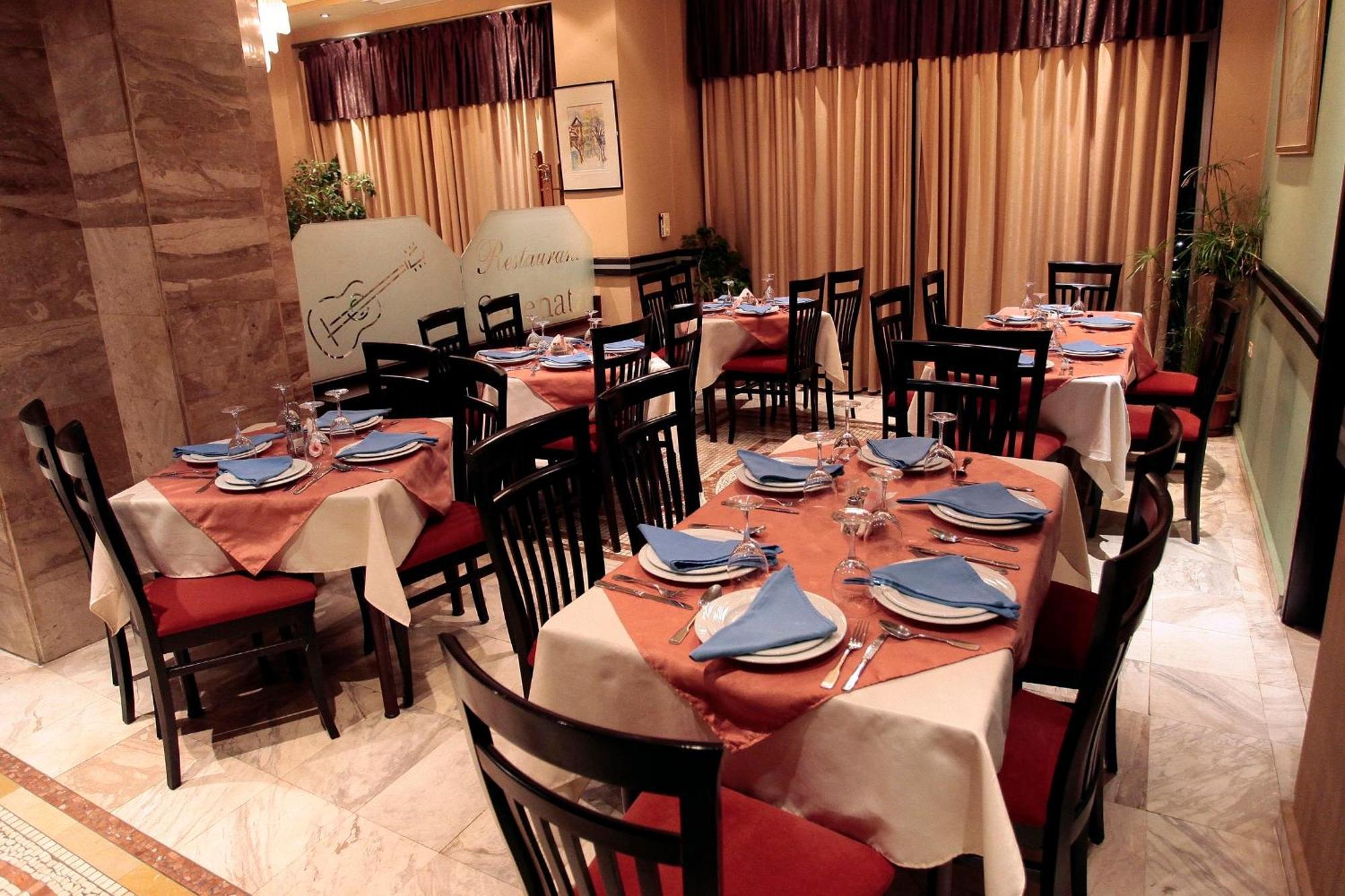 קורצ'ה Hotel Regency מראה חיצוני תמונה