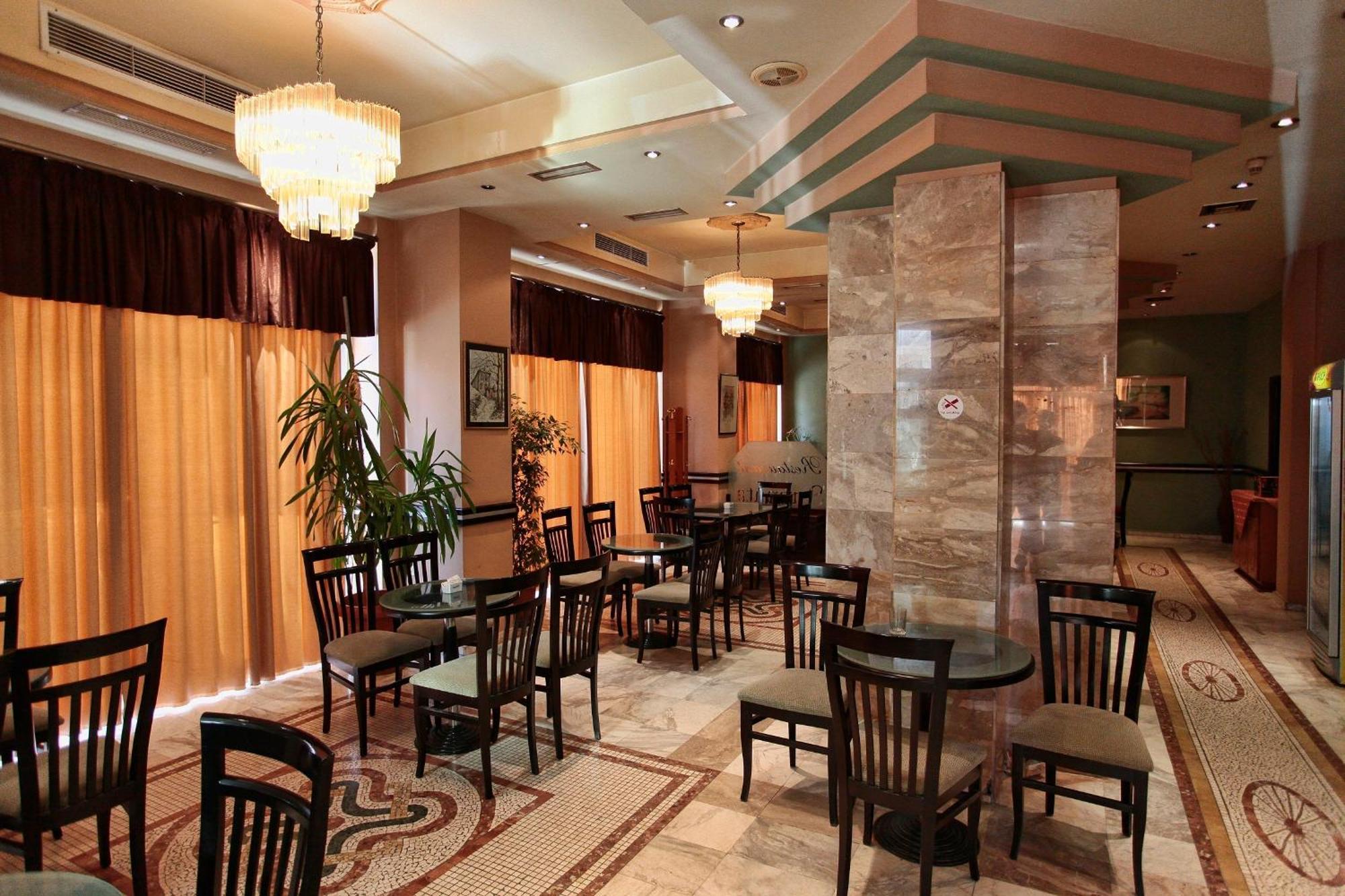 קורצ'ה Hotel Regency מראה חיצוני תמונה