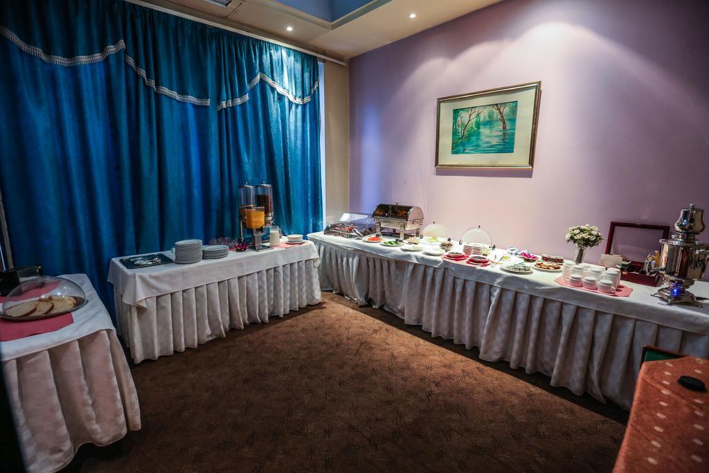 קורצ'ה Hotel Regency מראה חיצוני תמונה