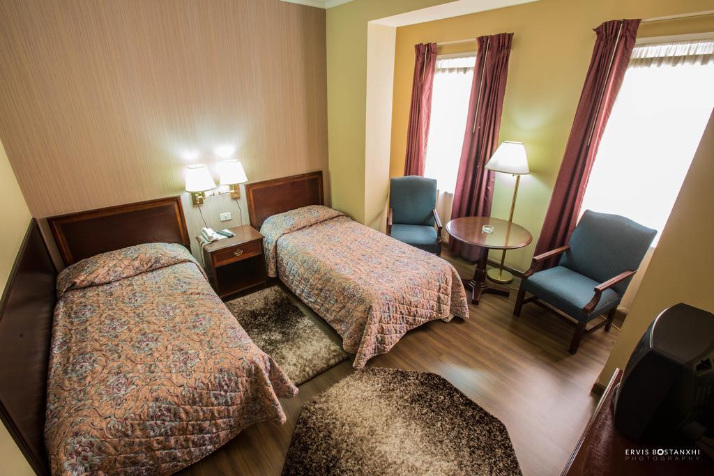 קורצ'ה Hotel Regency מראה חיצוני תמונה