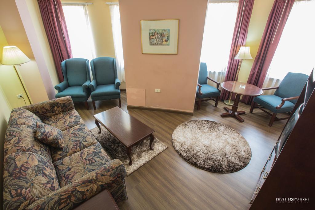 קורצ'ה Hotel Regency מראה חיצוני תמונה